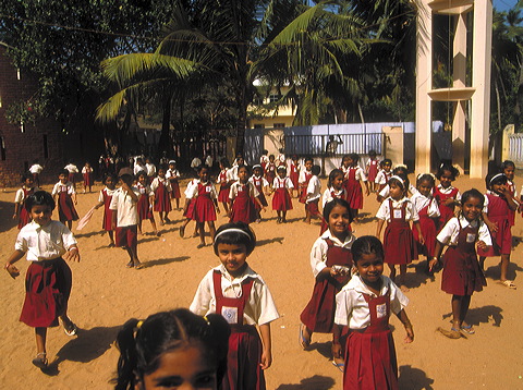 bambini_asilo_entrata.jpg